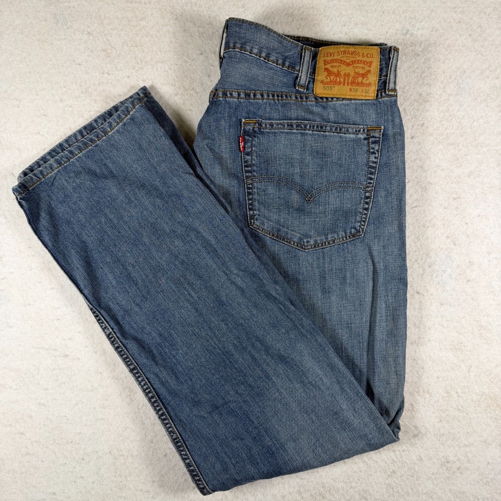 Levis 505 Regular Fit Straight Leg Jeans Mens 38x32 Medium Wash Blue Denim